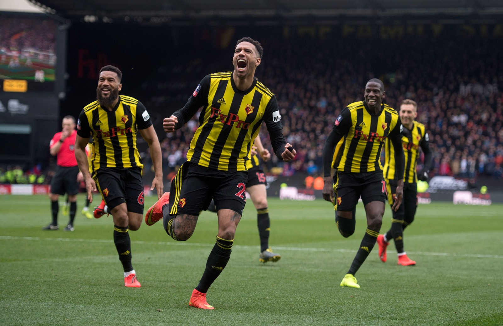 开云体育在线-C9险胜TSM，BDD完成史诗逆转宿命之战四强赛，技惊四座