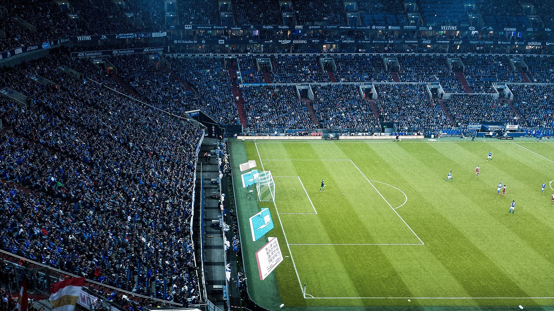 两个战场，一种疯狂，F1收官惊魂与曼城地狱突围，诠释顶级竞技的残酷与魅力